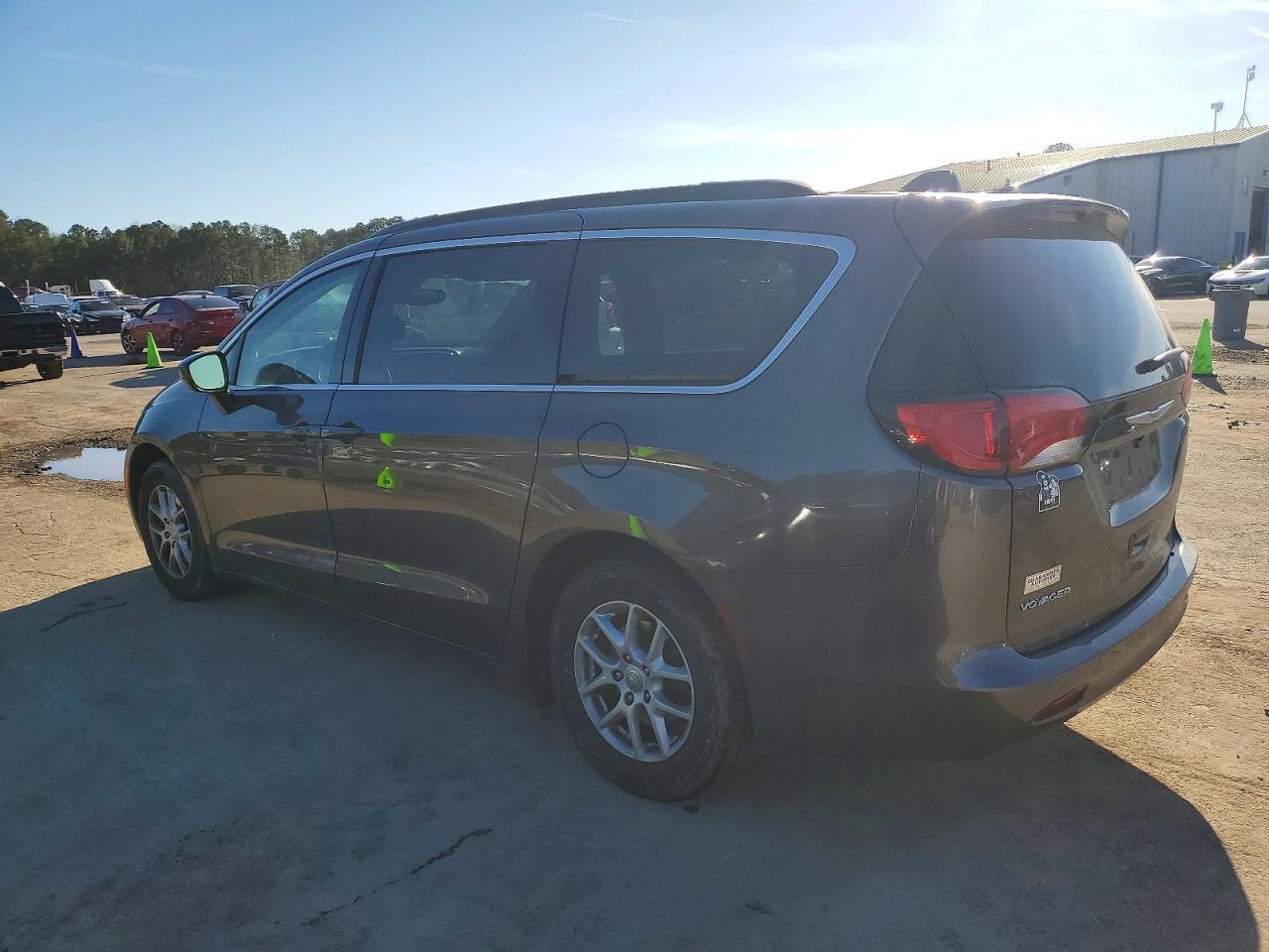 2020 Chrysler Voyager Lxi - Фото 2