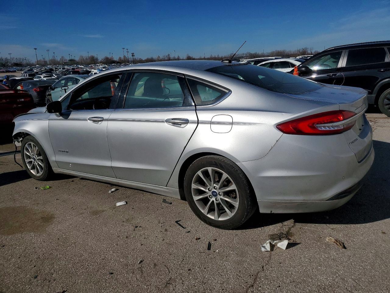 2017 Ford Fusion Se Hybrid - Image 2