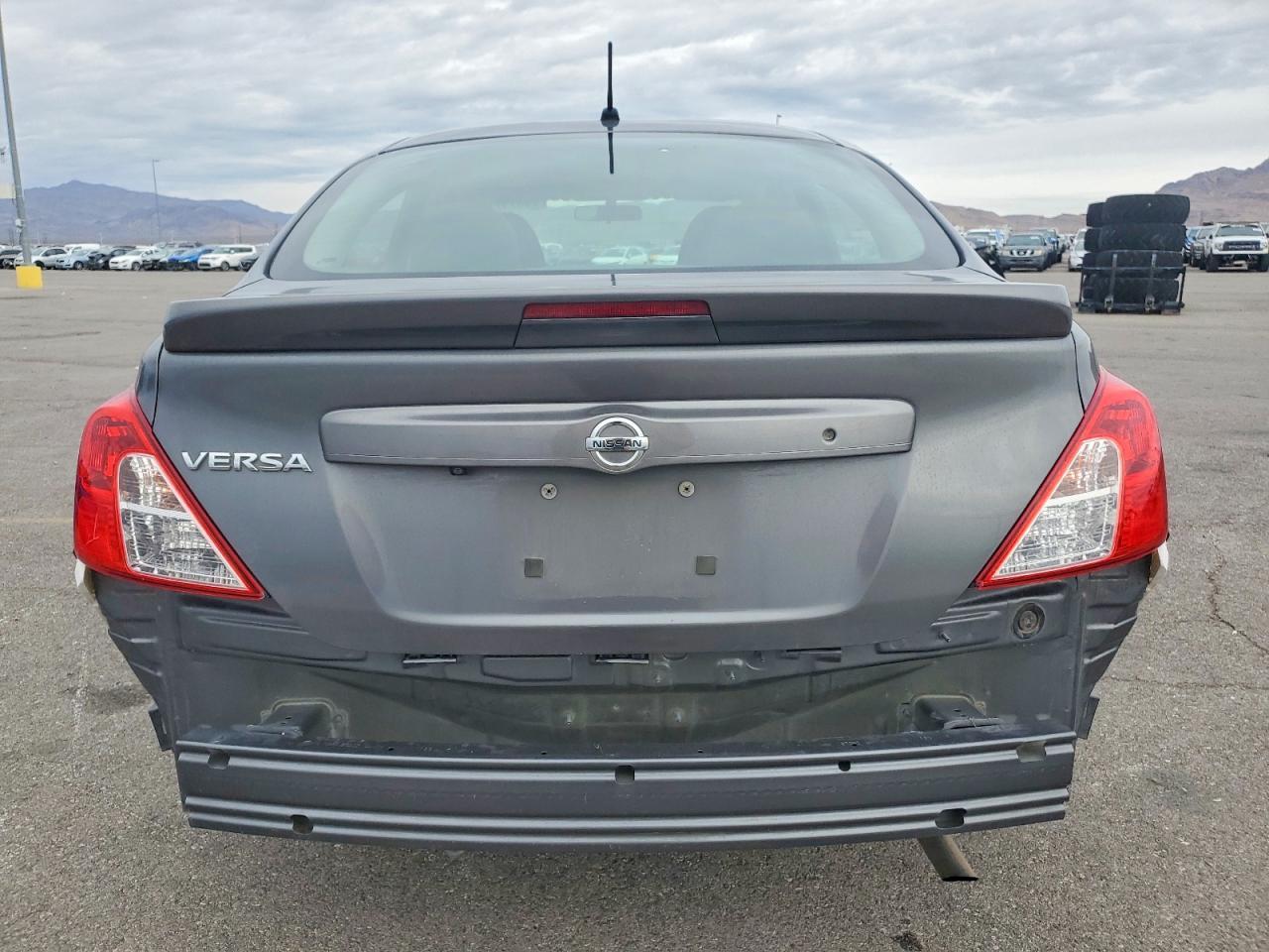 2018 Nissan Versa S - Фото 6