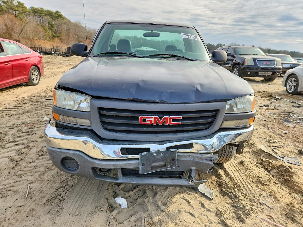2004 GMC New Sierra C1500 - Image 5