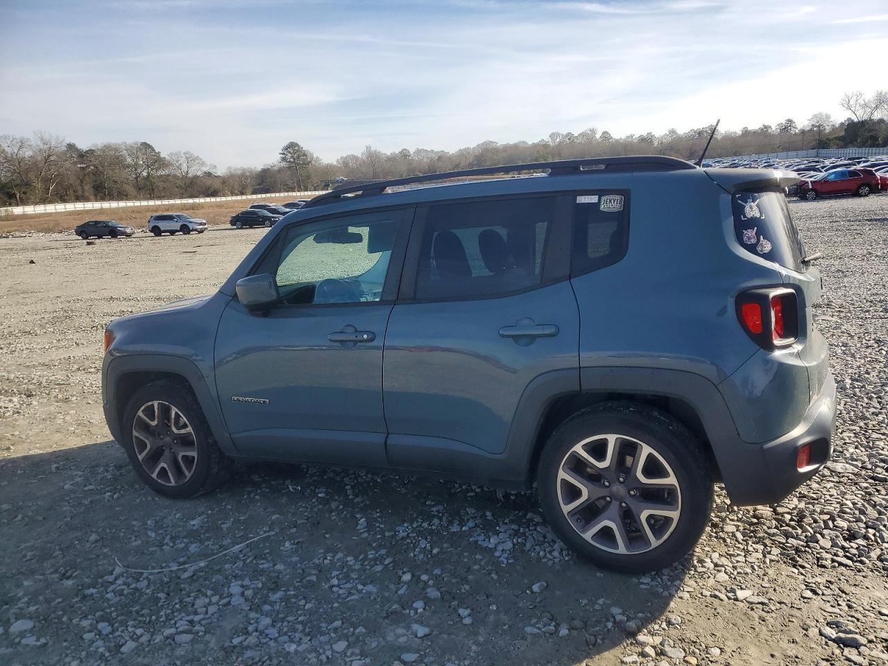2017 Jeep Renegade Latitude - Image 2