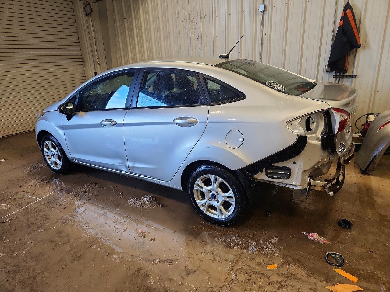 2016 Ford Fiesta Se - Фото 2