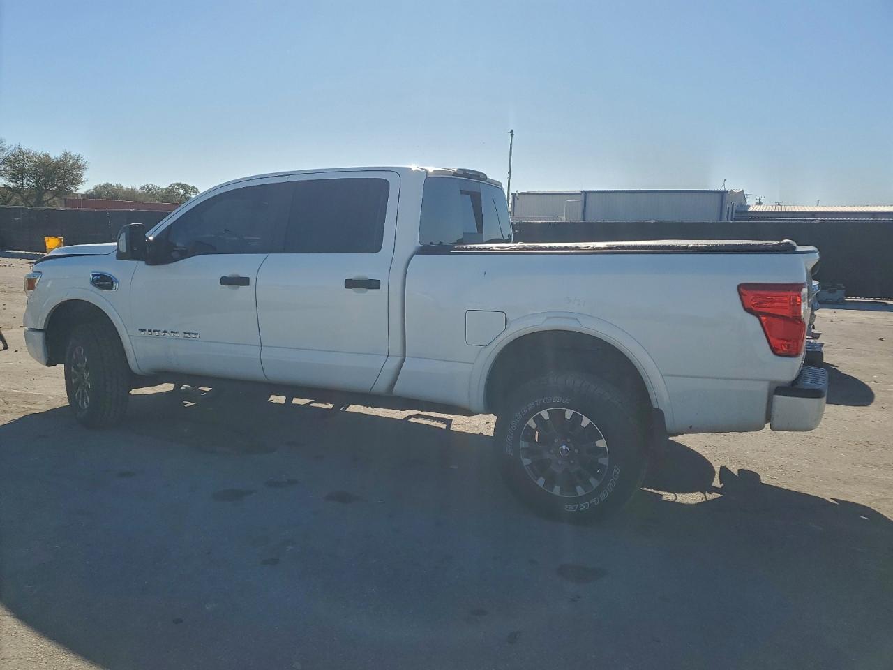 2019 Nissan Titan Xd Sl - Image 2