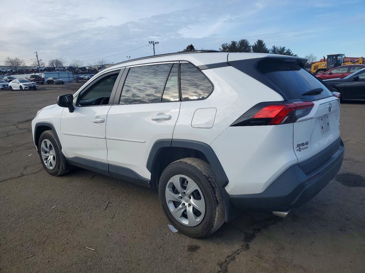 2020 Toyota Rav4 Le - Фото 3