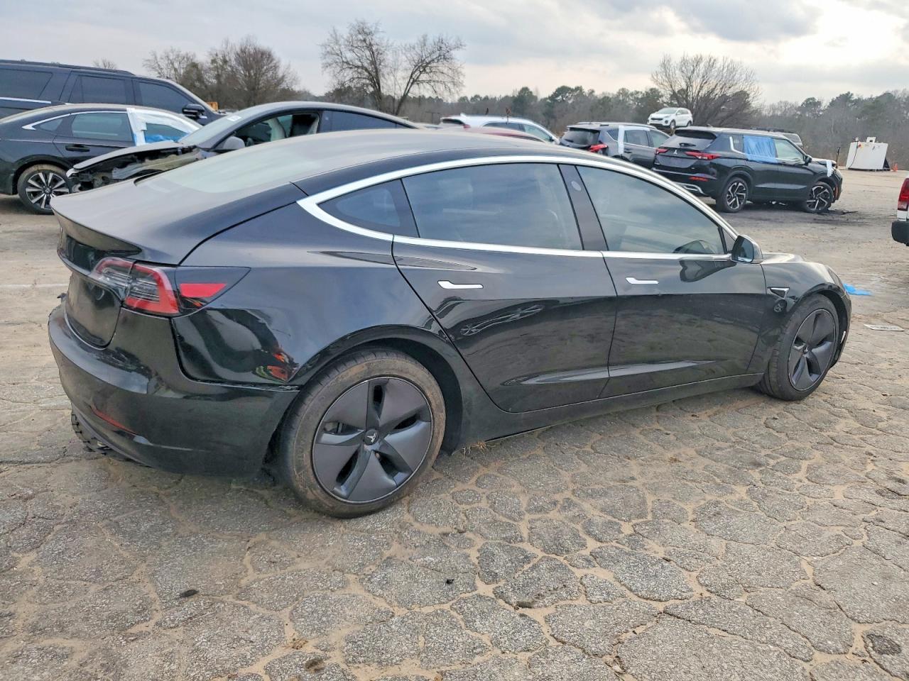 2018 Tesla Model 3 - Фото 3