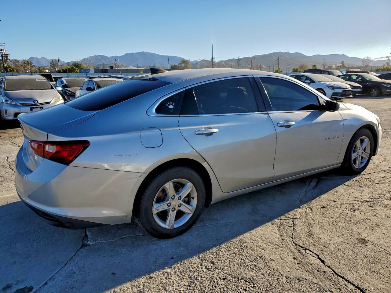 2020 Chevrolet Malibu Ls - Фото 3