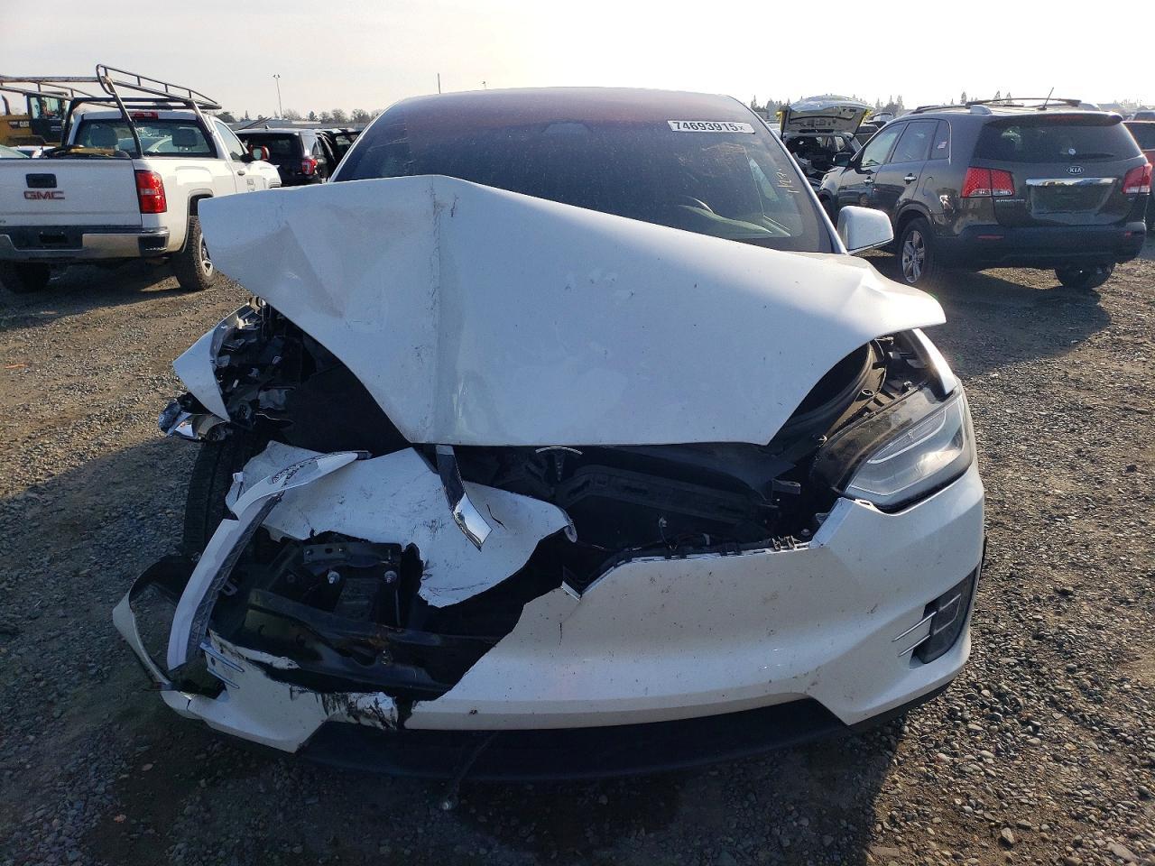 2021 Tesla Model X - Фото 5