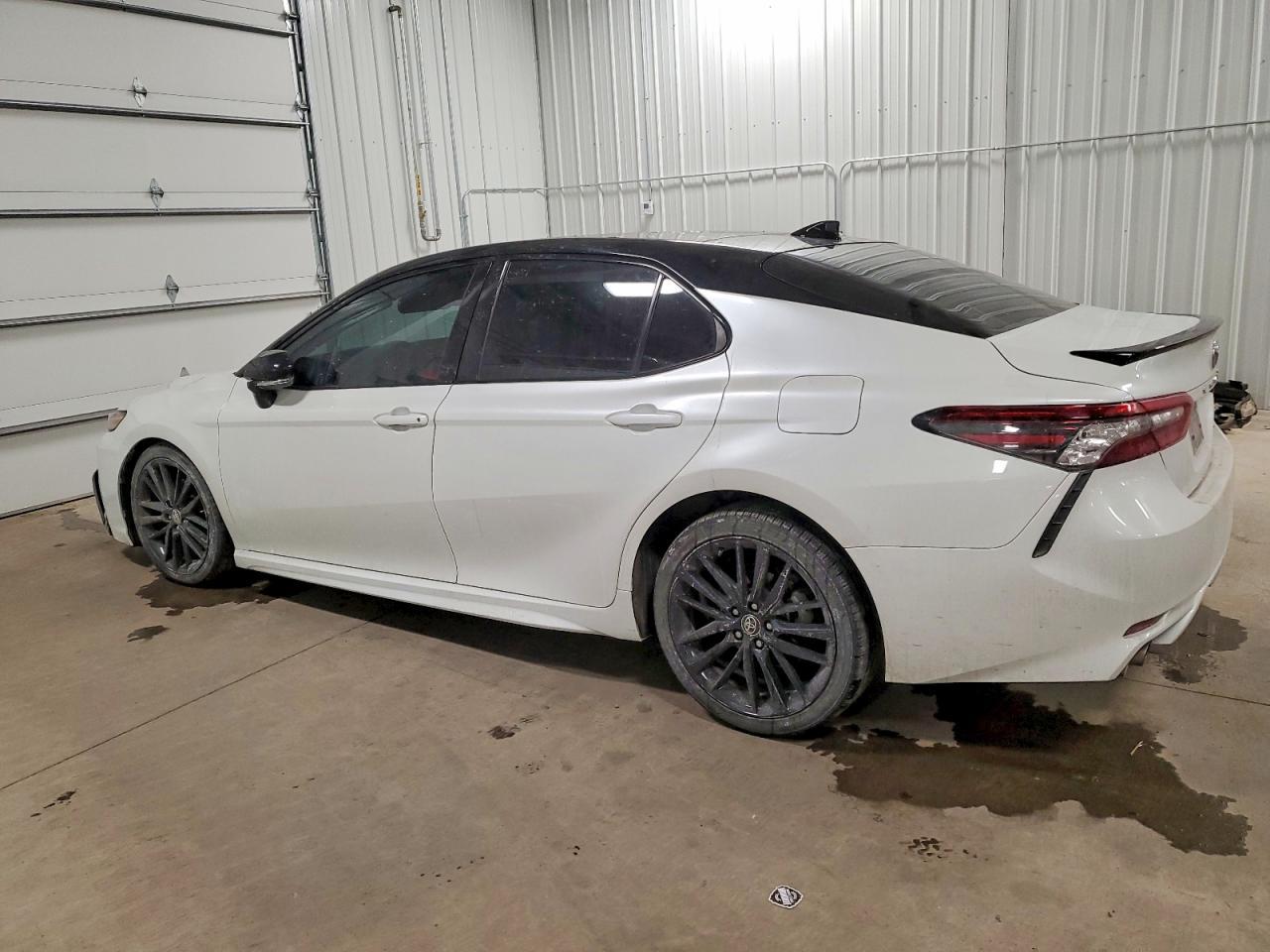 2021 Toyota Camry Xse - Фото 2