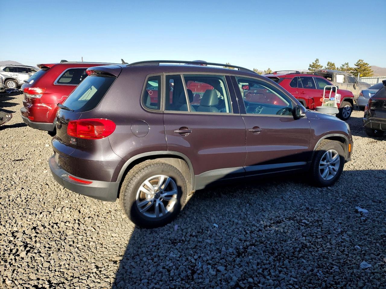 2016 Volkswagen Tiguan S - Фото 3