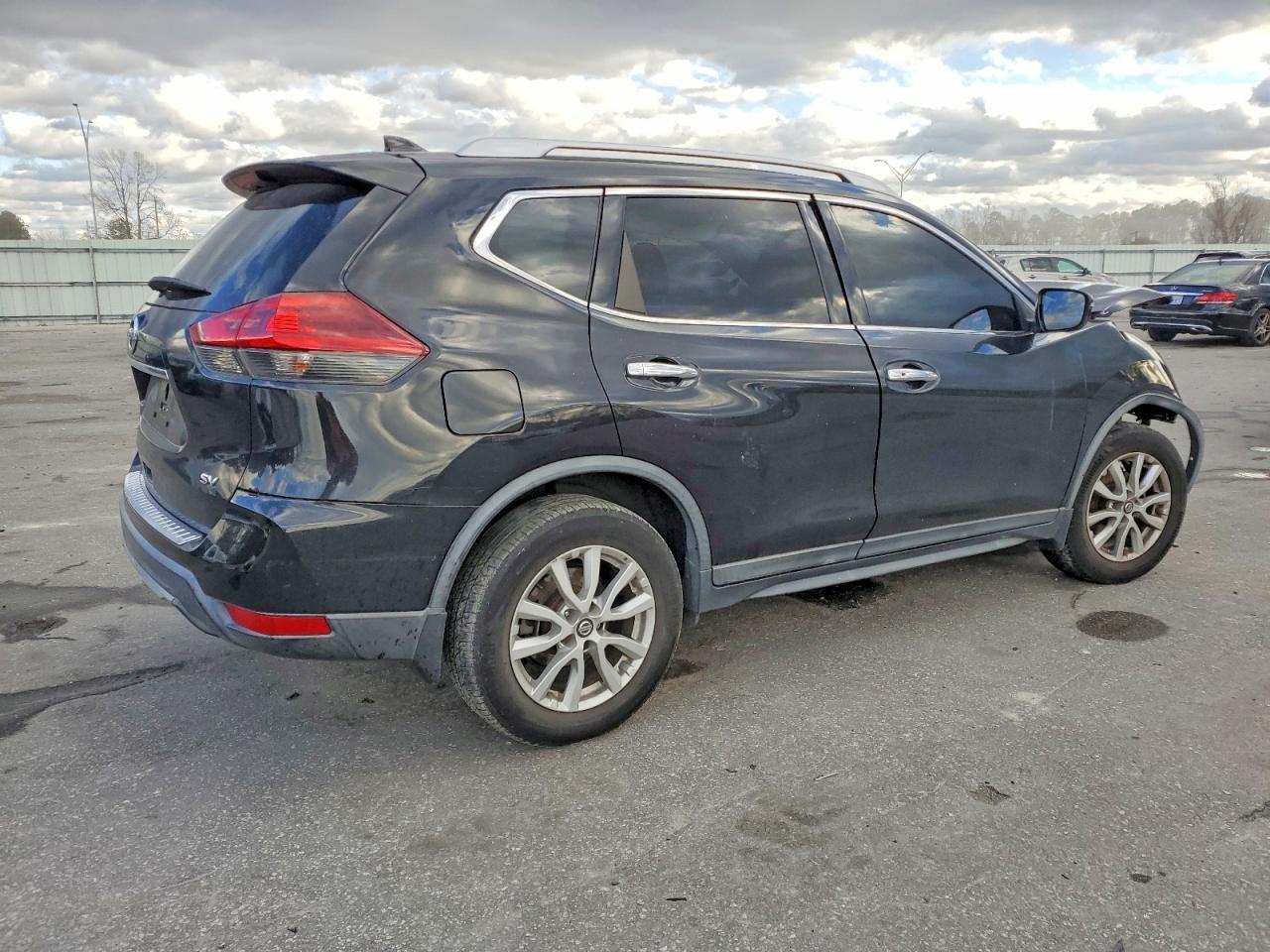 2018 Nissan Rogue S - Image 3