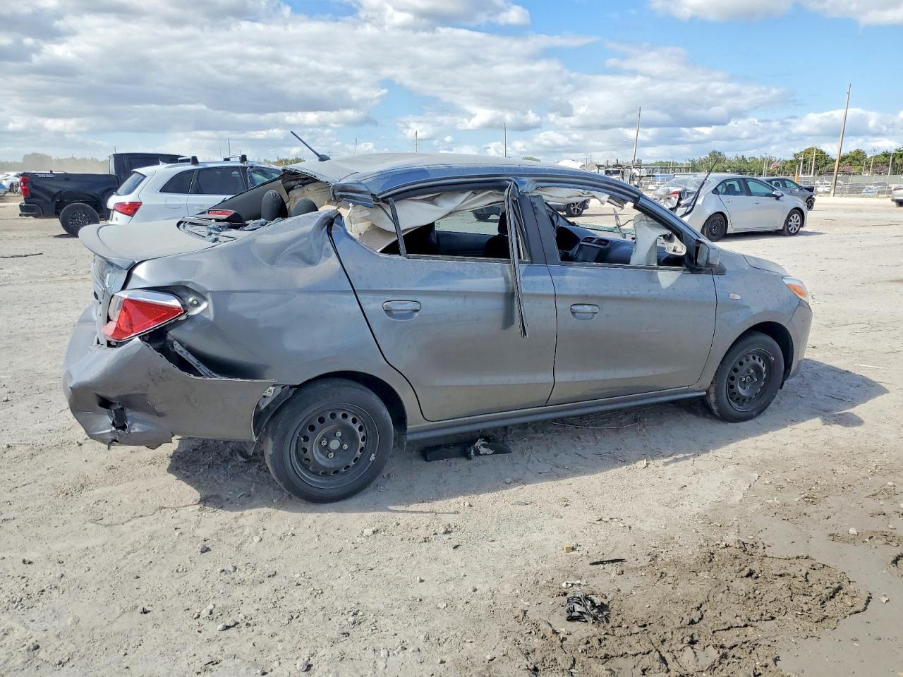 2023 Mitsubishi Mirage G4 Es - Image 3