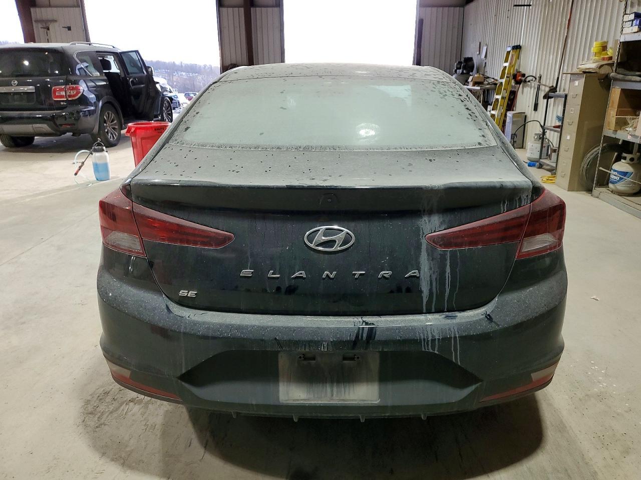 2020 Hyundai Elantra Se - Image 6