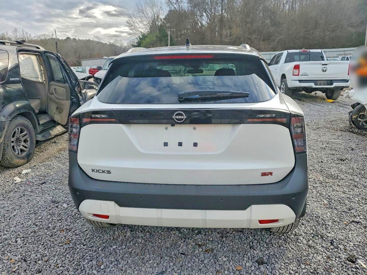 2025 Nissan Kicks Sr - Фото 6