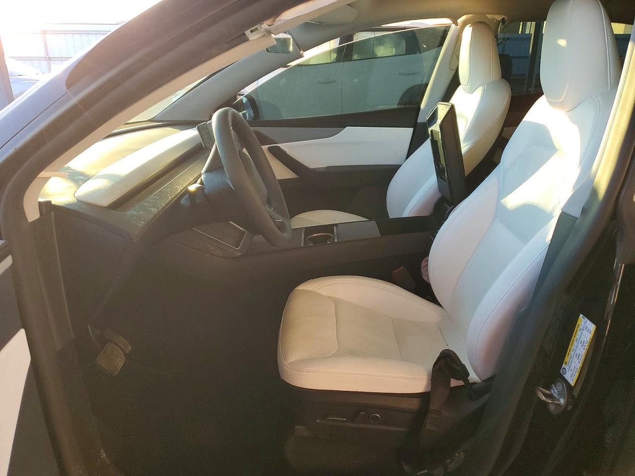 2026 Tesla Model Y - Фото 7