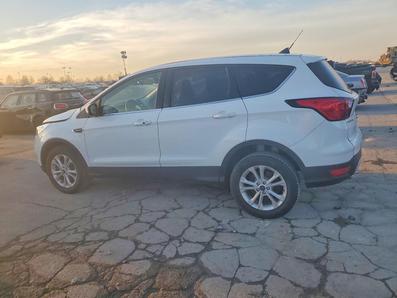 2019 Ford Escape Se - Image 2