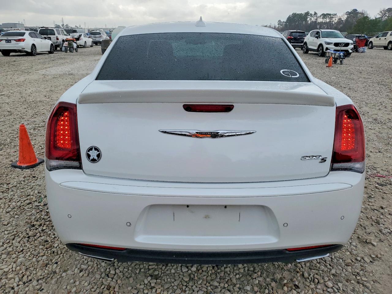 2016 Chrysler 300 S - Image 6