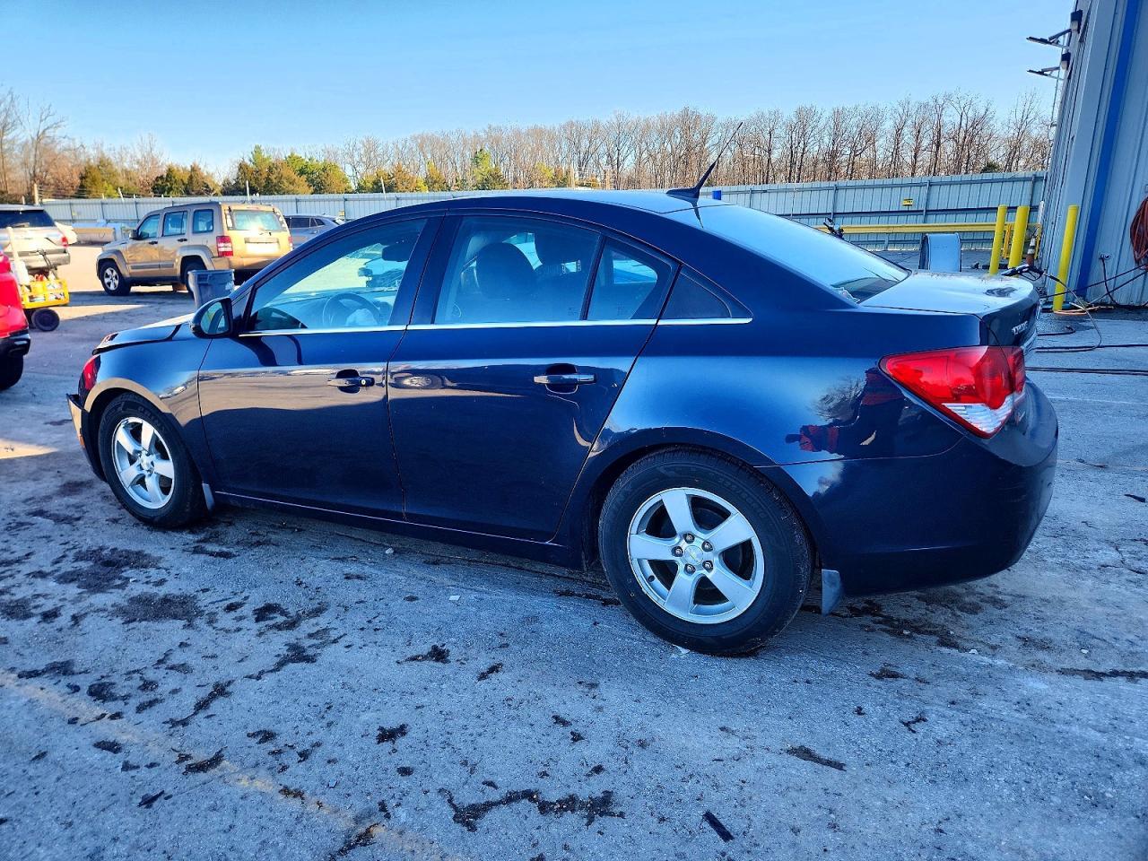 2014 Chevrolet Cruze Lt - Image 2
