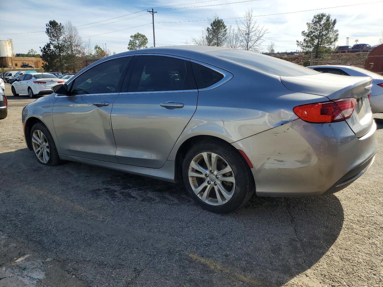 2016 Chrysler 200 Limited - Фото 2