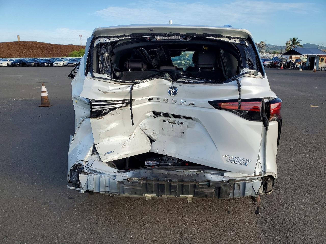2022 Toyota Sienna Limited - Image 6