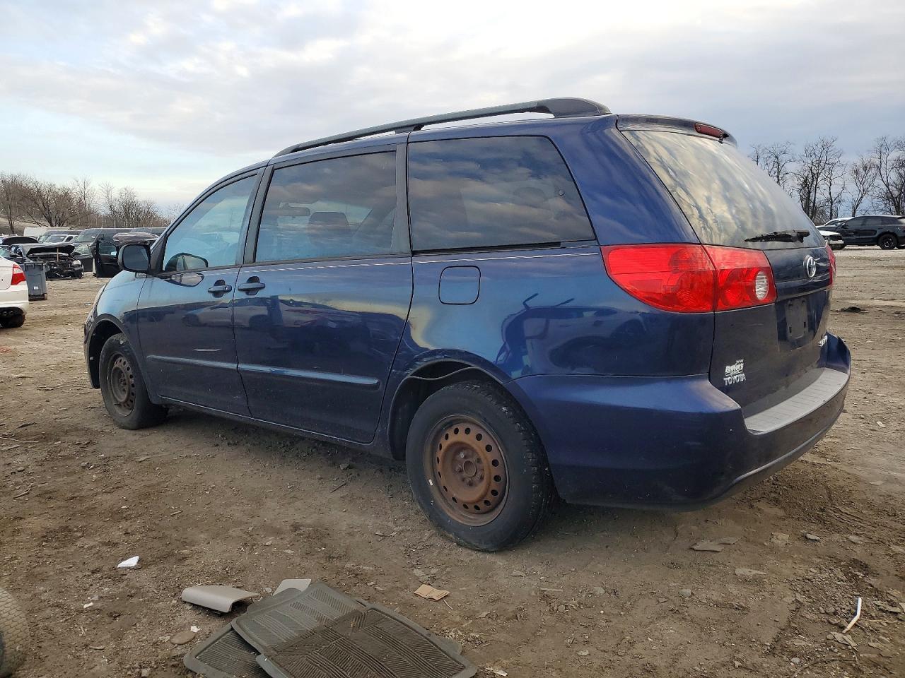 2006 Toyota Sienna L 7-Passenger - Фото 2