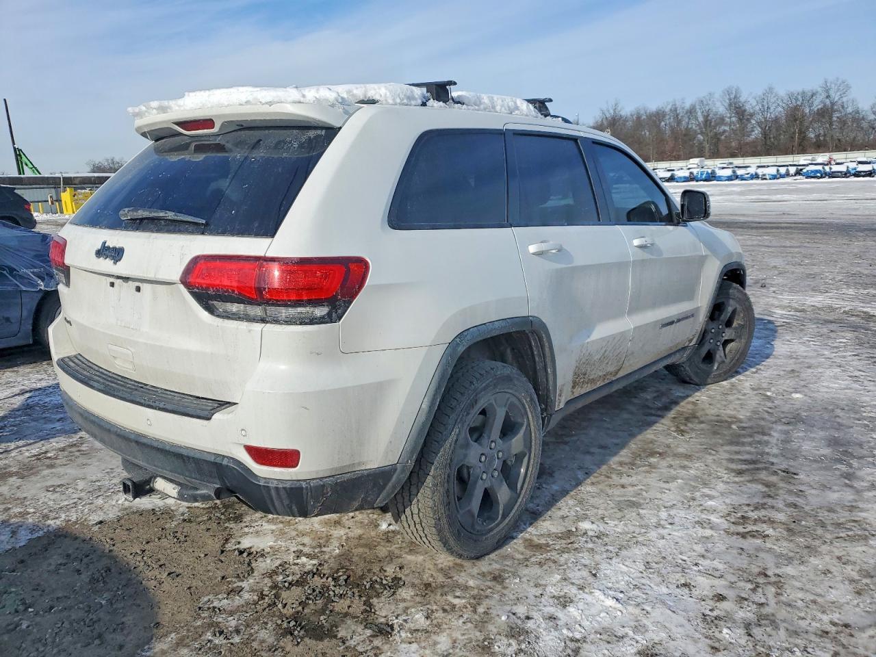 2019 Jeep Grand Cherokee Laredo - Image 3