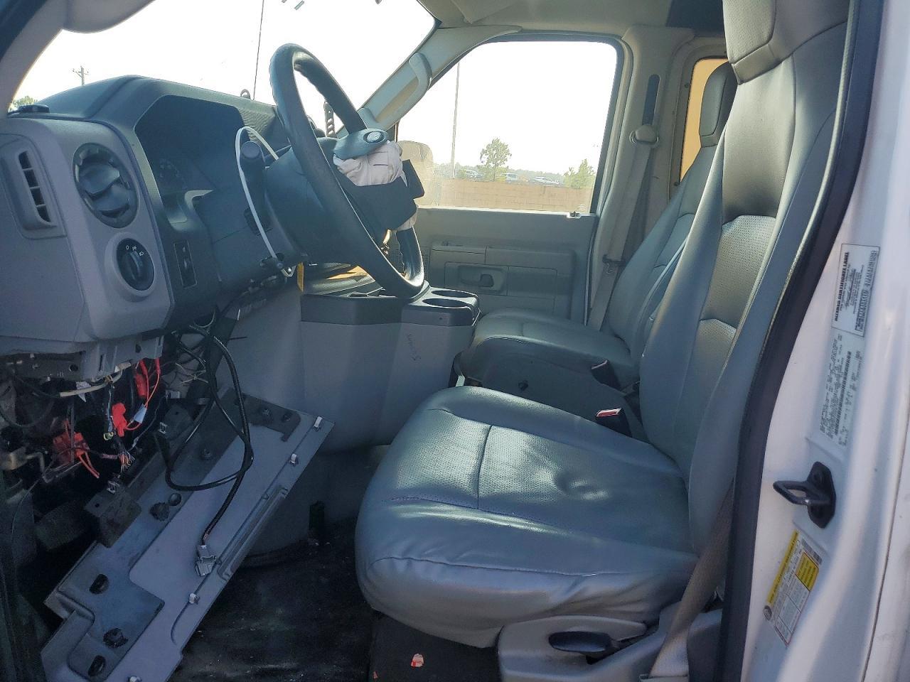 2013 Ford Econoline E250 Van - Фото 7
