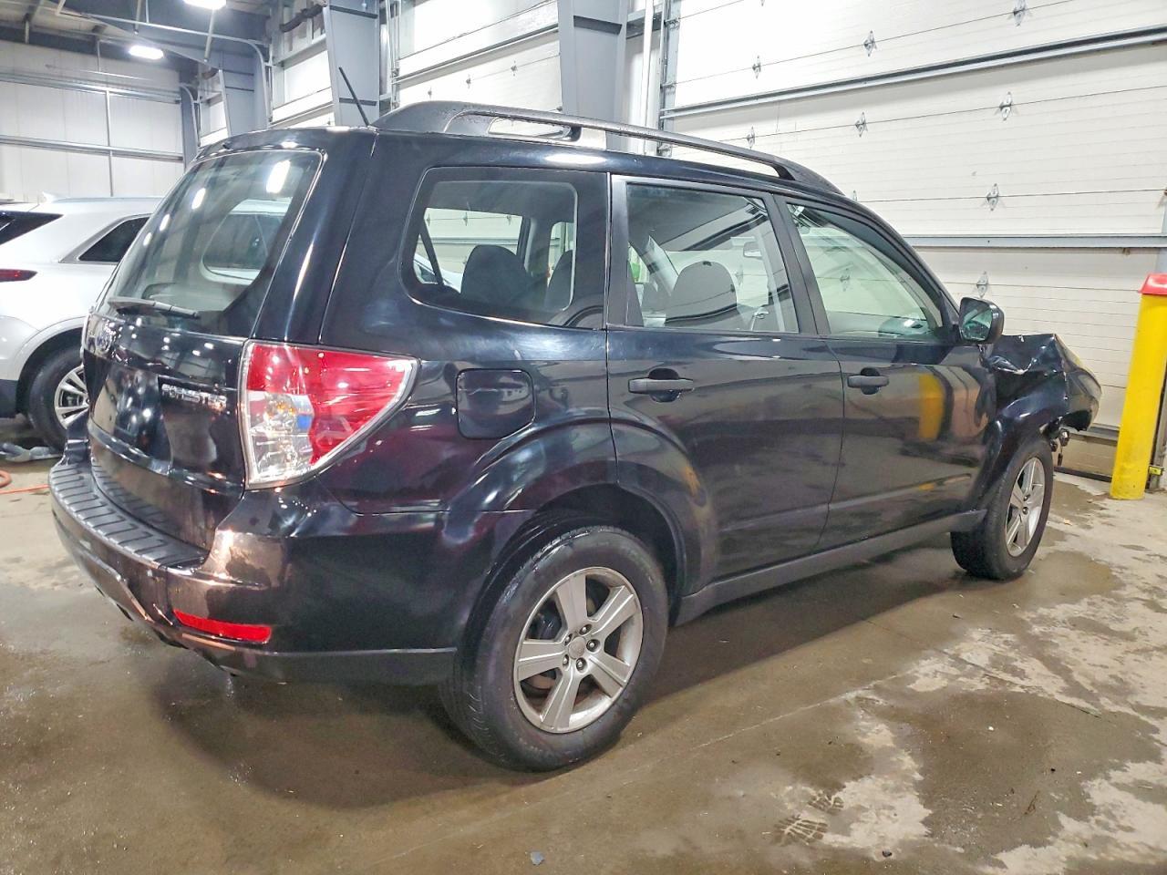2011 Subaru Forester 2.5X - Фото 3