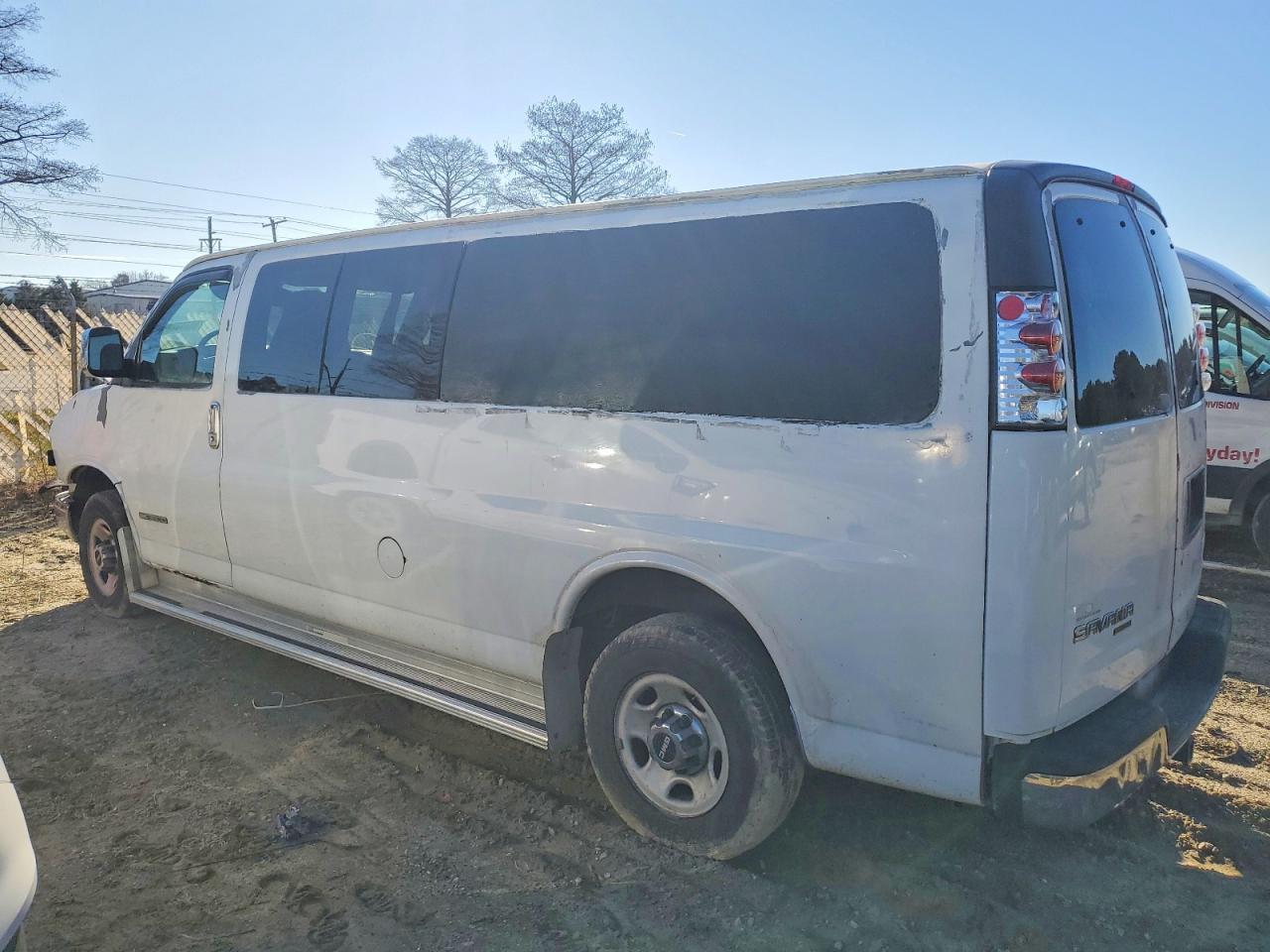 2006 GMC Savana G3500 - Фото 2