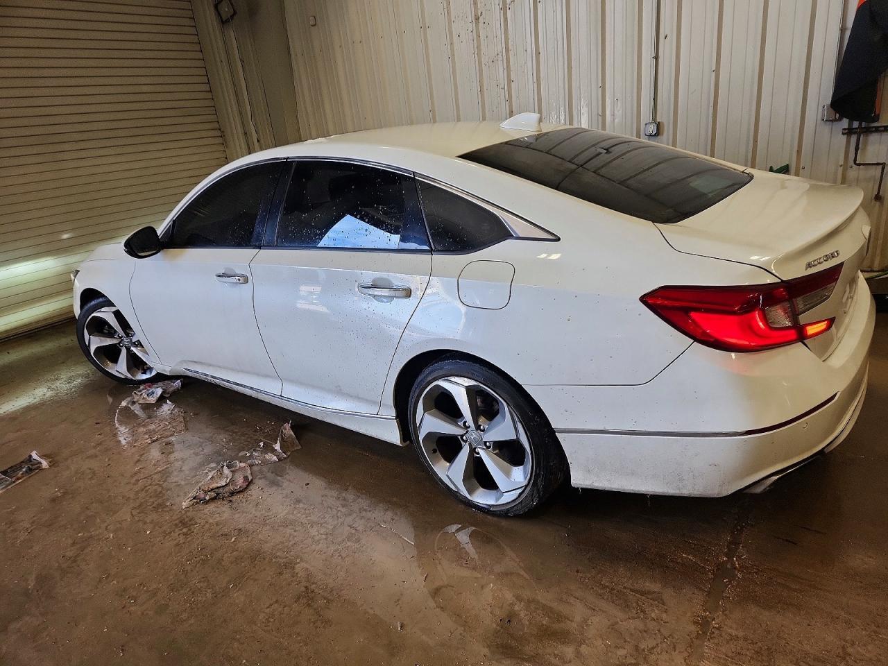 2018 Honda Accord Touring - Фото 2