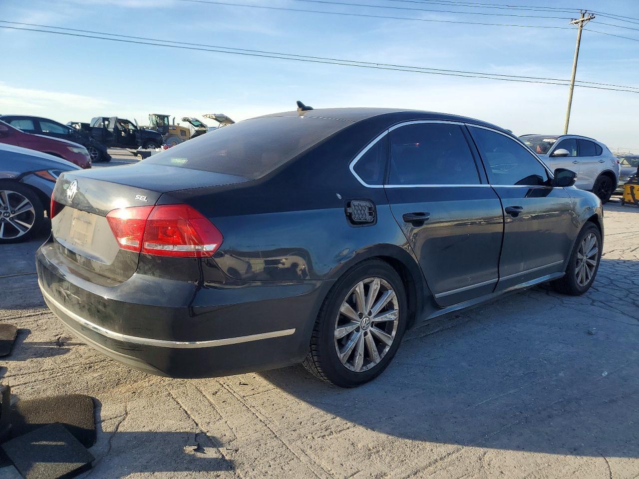 2013 Volkswagen Passat Sel - Фото 3