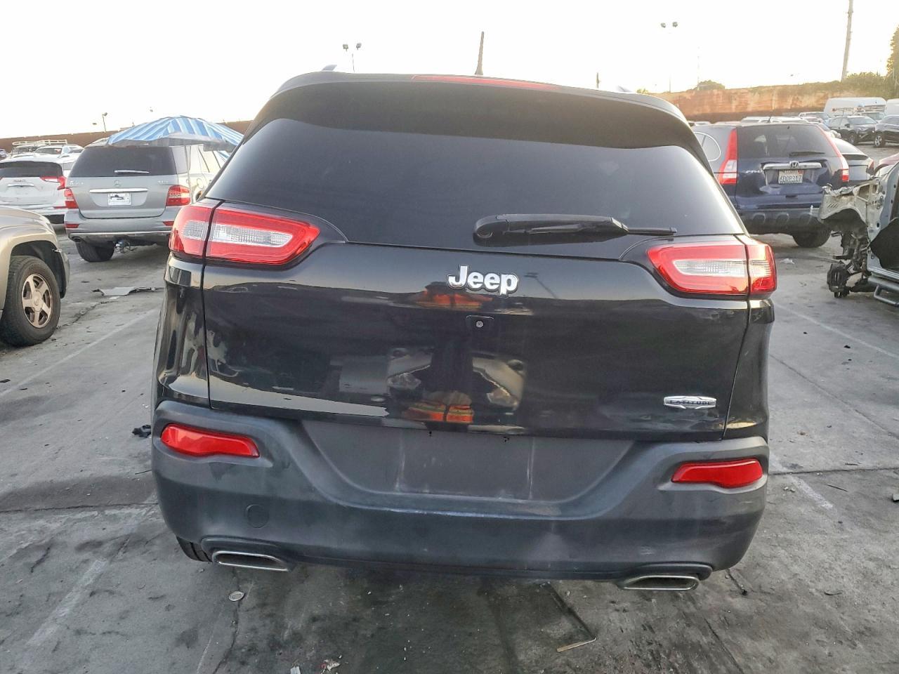 2016 Jeep Cherokee Latitude - Image 6