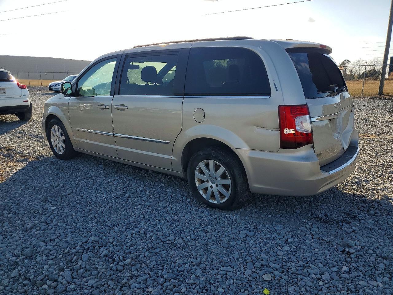 2014 Chrysler Town & Country Touring - Image 2