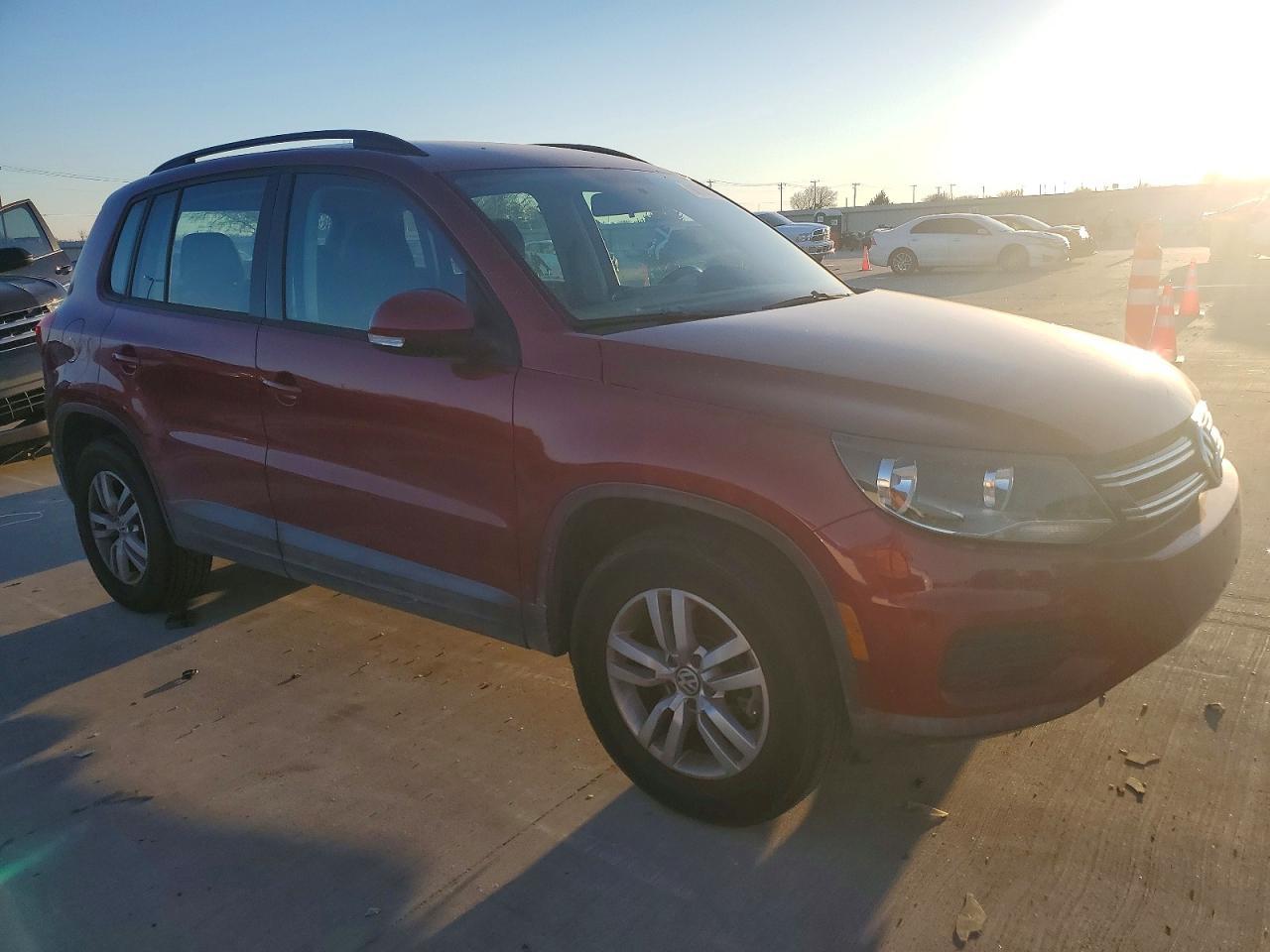 2015 Volkswagen Tiguan - Image 4