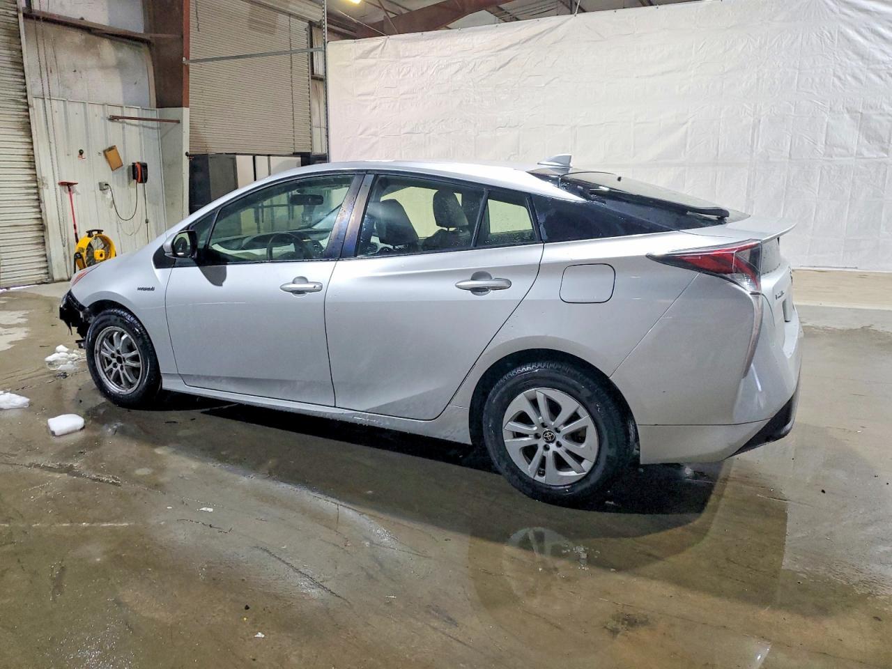 2016 Toyota Prius - Фото 2
