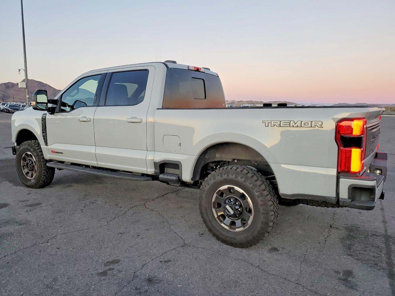 2026 Ford F350 Super Duty - Фото 2