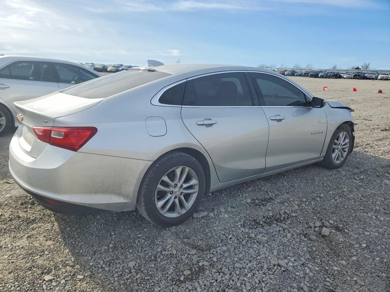 2017 Chevrolet Malibu Lt - Image 3