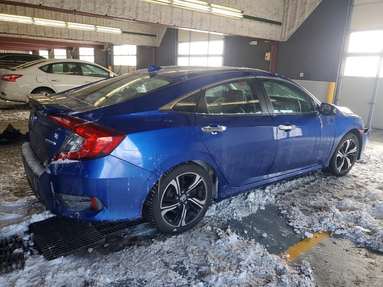 2016 Honda Civic Touring - Image 3