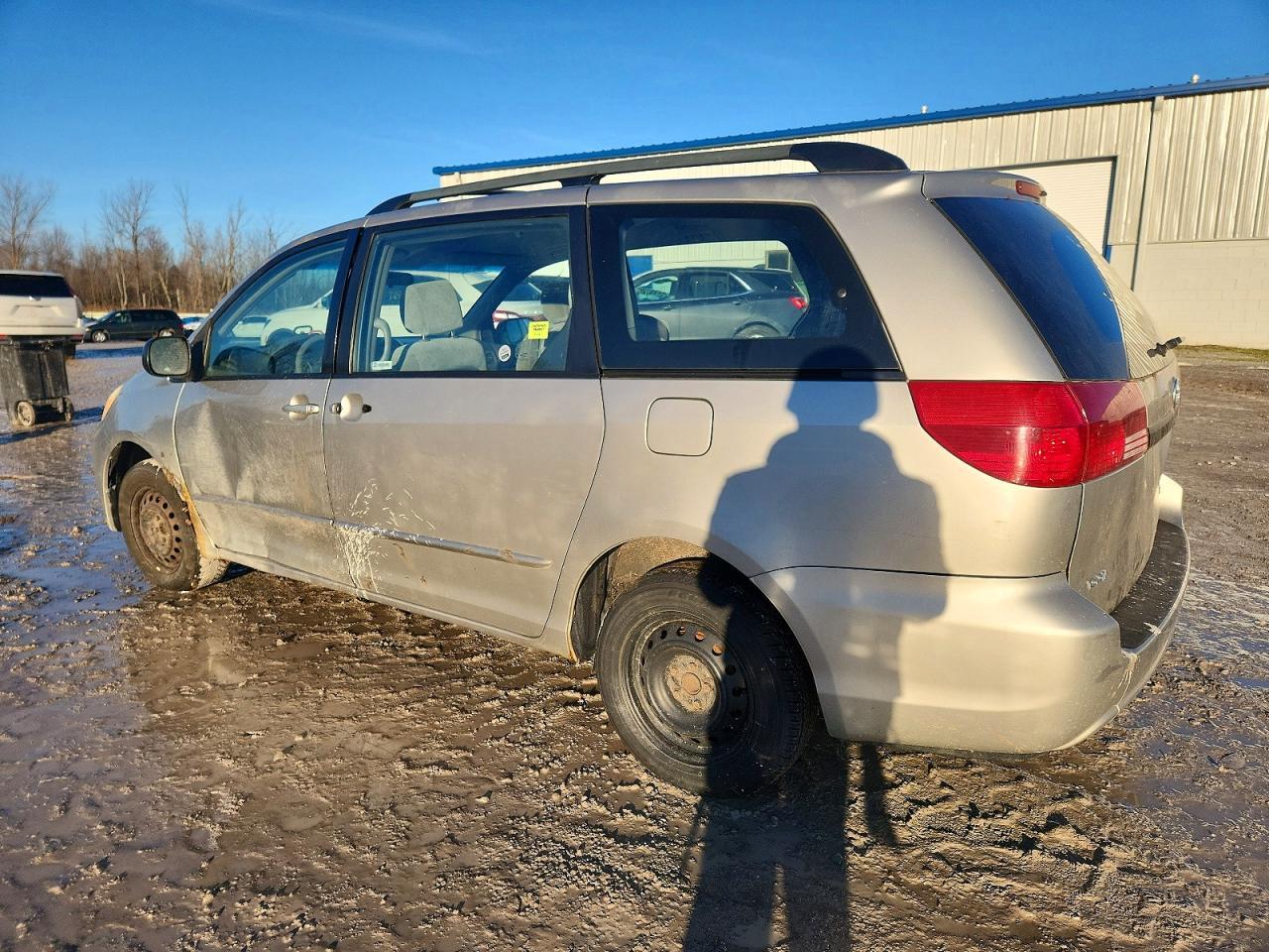 2005 Toyota Sienna Ce 7 Passenger - Image 2