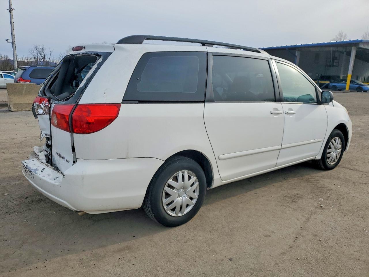 2007 Toyota Sienna Ce 7-Passenger - Image 3