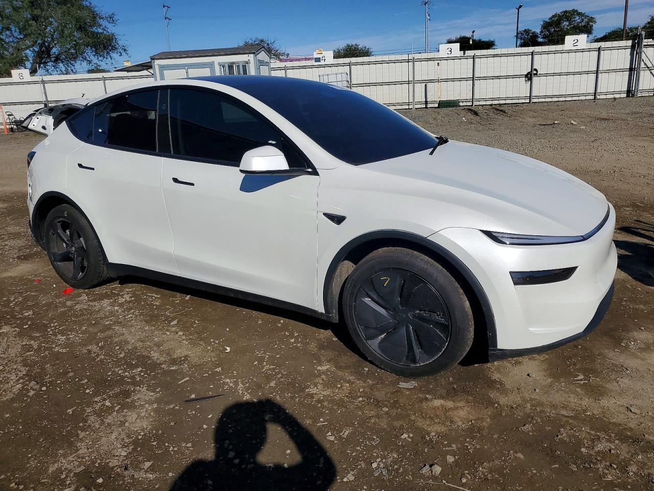 2026 Tesla Model Y - Фото 4