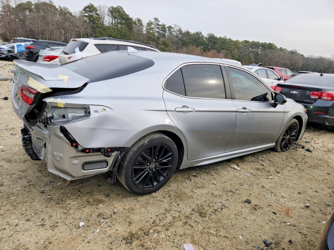 2022 Toyota Camry Se - Фото 3