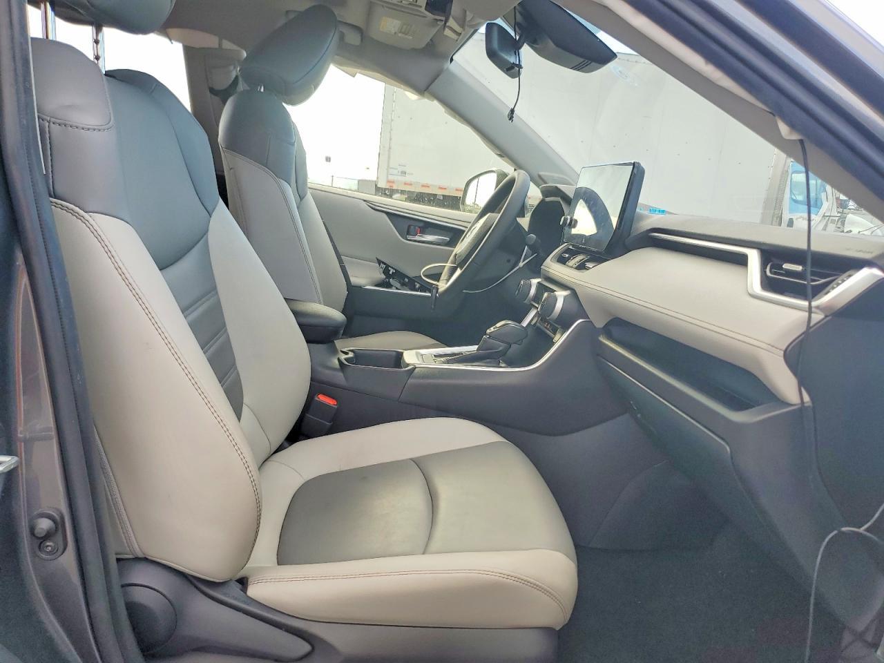 2024 Toyota Rav4 Xle Premium - Image 7