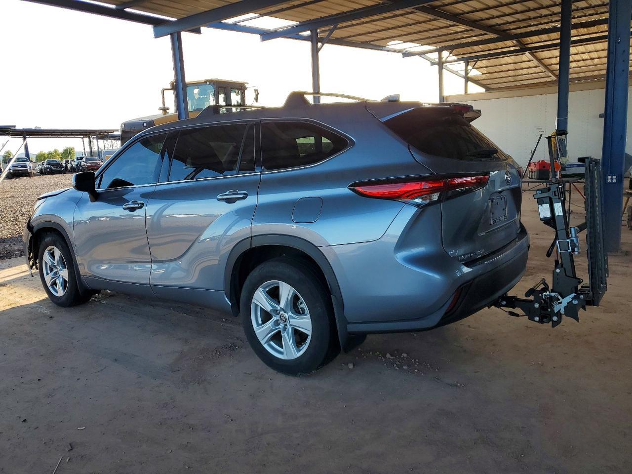 2020 Toyota Highlander L - Фото 2