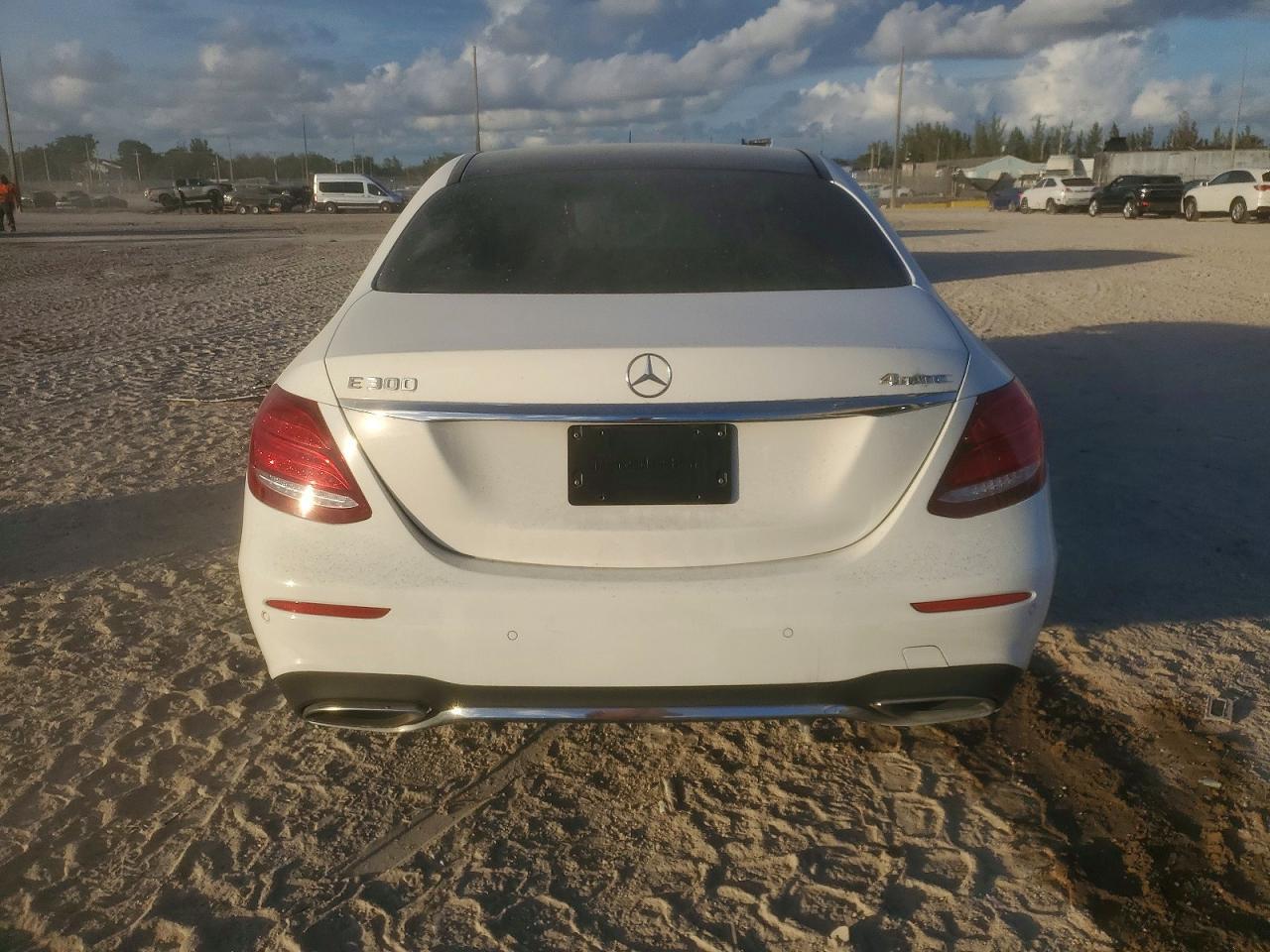 2018 Mercedes-Benz E 300 4Matic - Фото 6