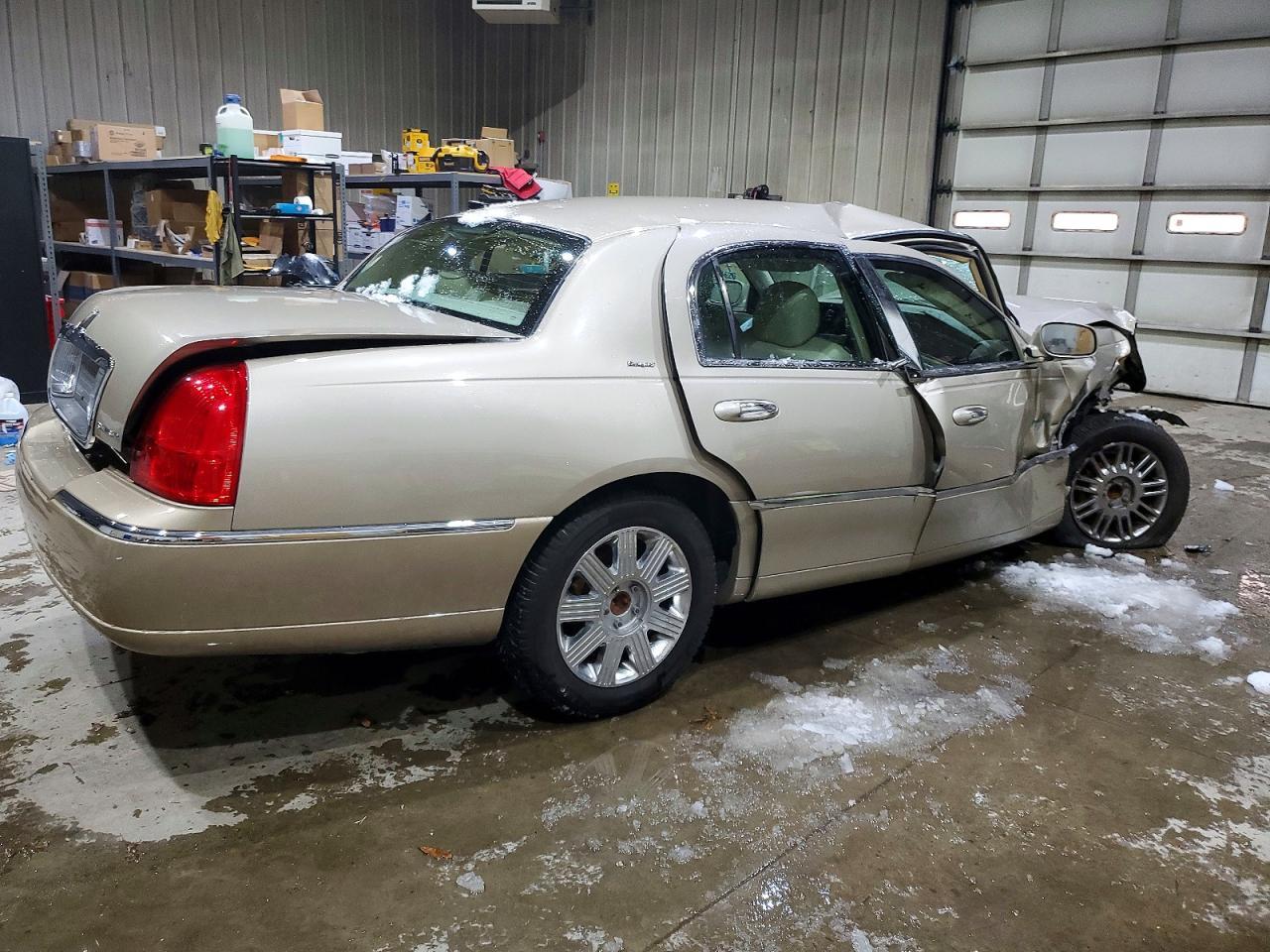 2006 Lincoln Town Car Designer - Фото 3