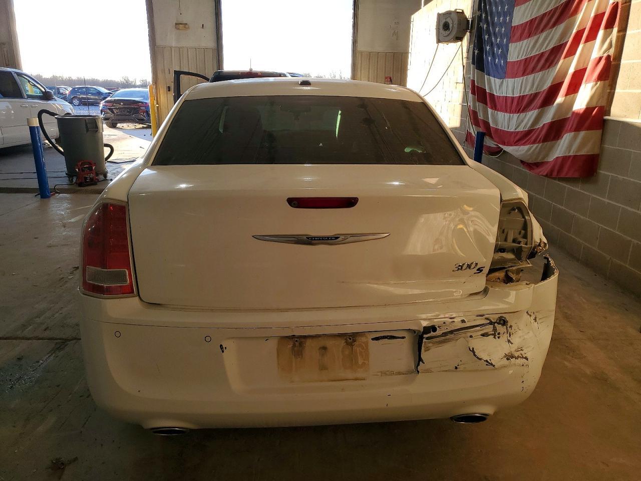 2012 Chrysler 300 S - Фото 6