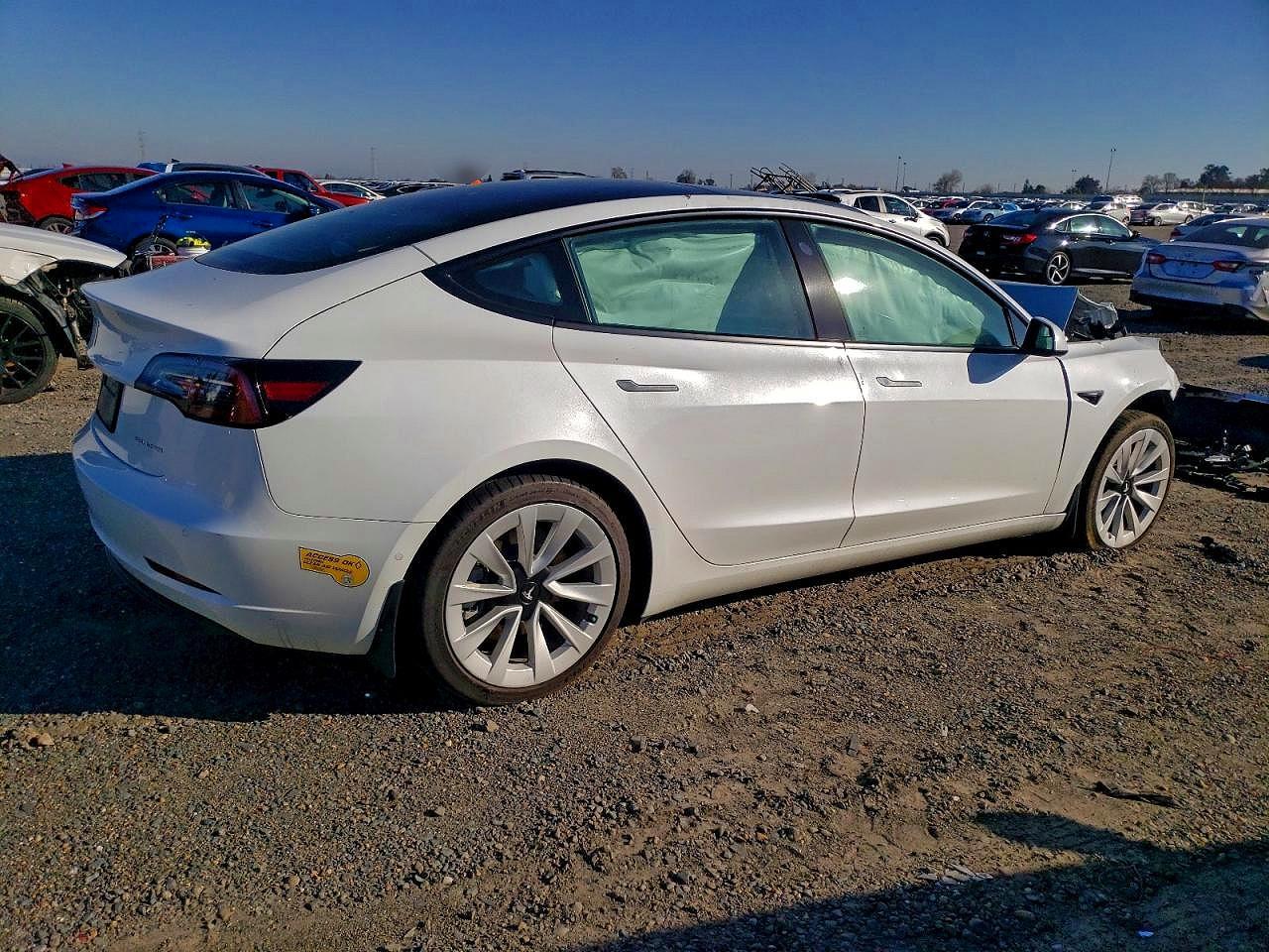 2022 Tesla Model 3 - Фото 3