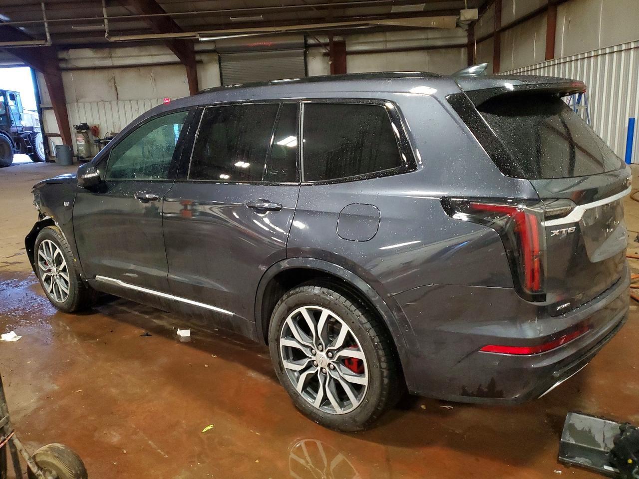 2022 Cadillac Xt6 Sport - Image 2