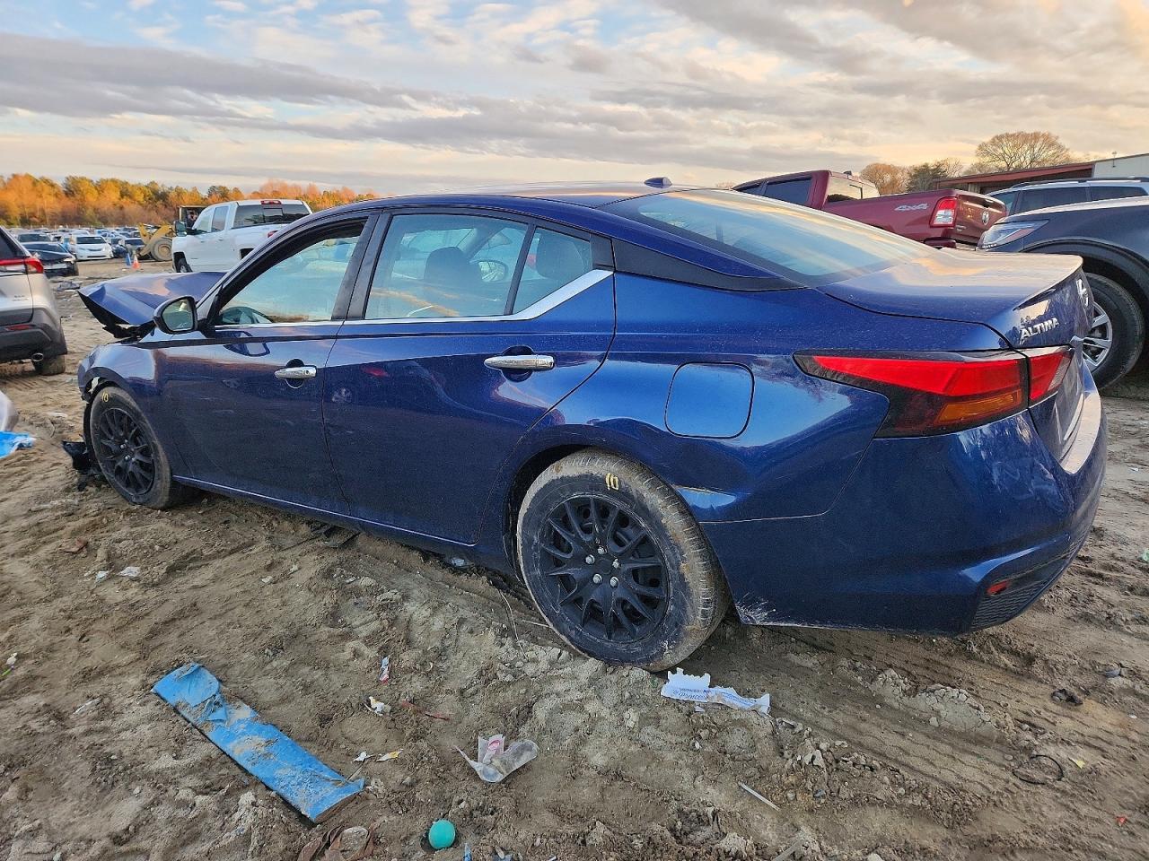 2019 Nissan Altima S - Фото 2