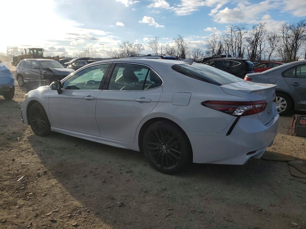 2022 Toyota Camry Xse - Фото 2